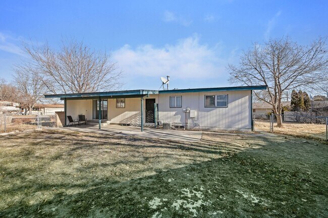 Building Photo - 1642 Bel-Air Cir