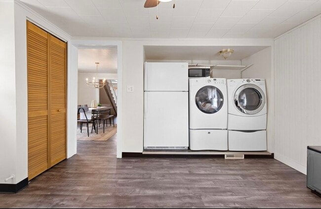 Building Photo - 532 W 5th Ave