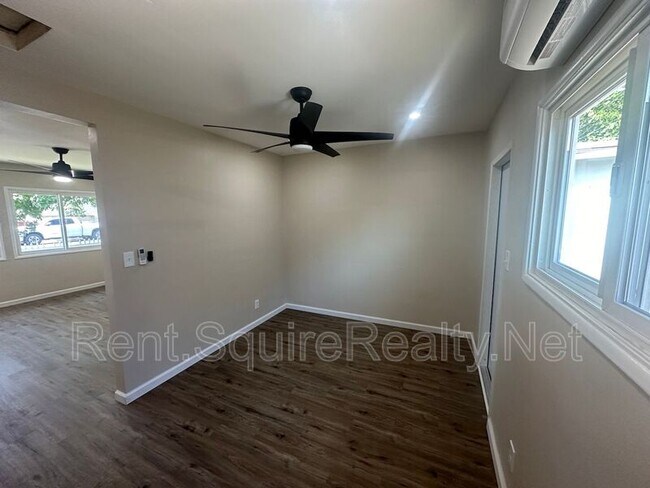 Building Photo - 251 W 9th St