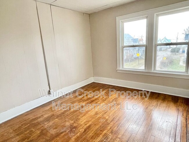 Building Photo - 810 E Erie Ave
