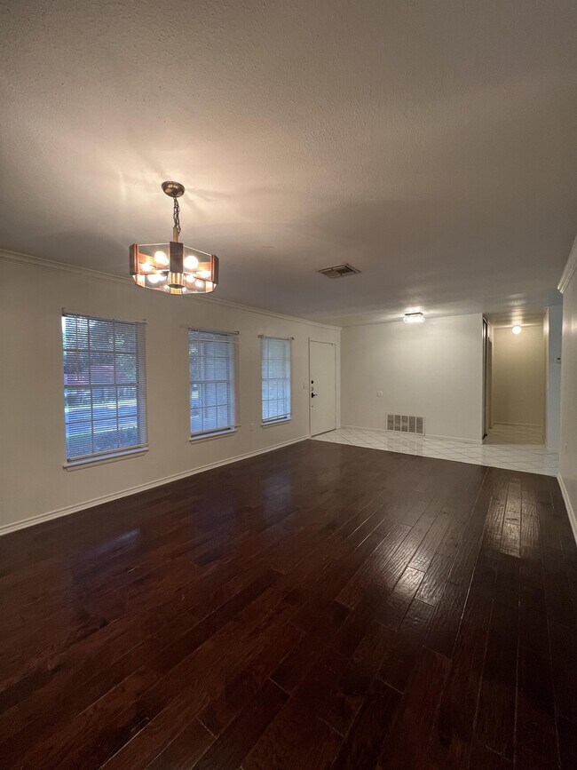 Building Photo - 9123 Alpine Trail St