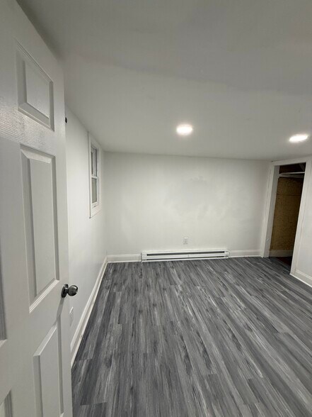 2ND ROOM - 424 W Oak St