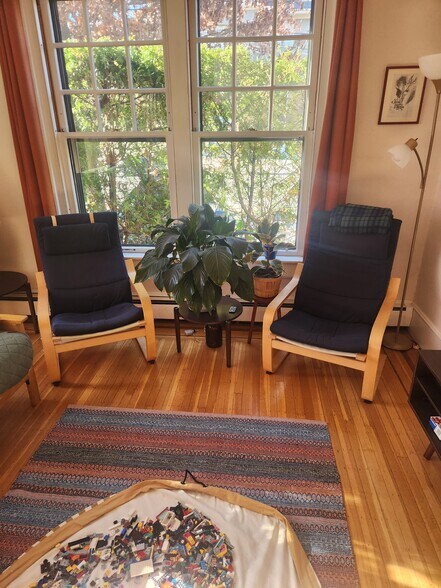 Living room - 380 Lloyd Ave