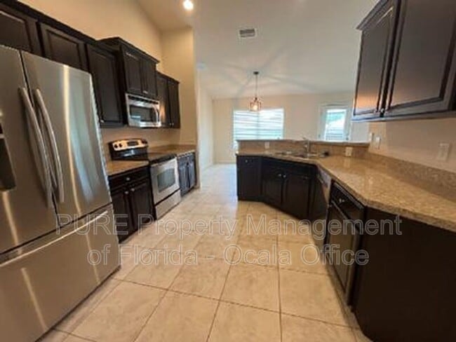 Building Photo - 6330 SW 48th Ave