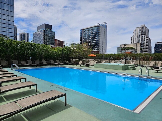 Building Photo - 400 N La Salle Dr