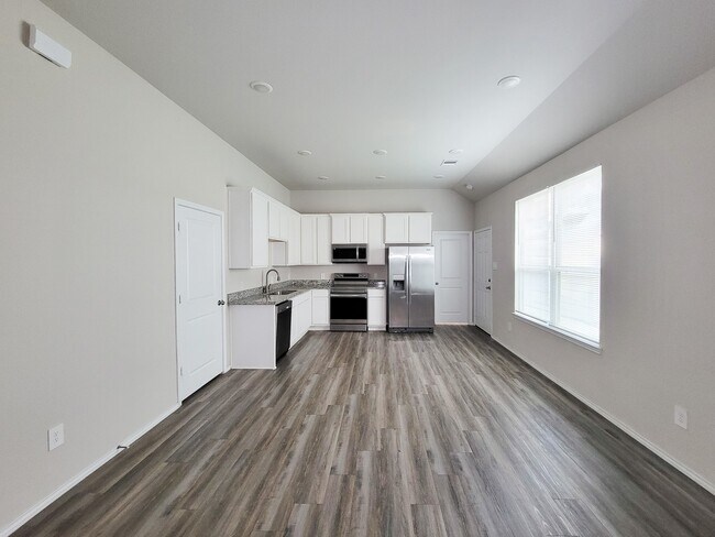 Building Photo - 11720 White Cedar St