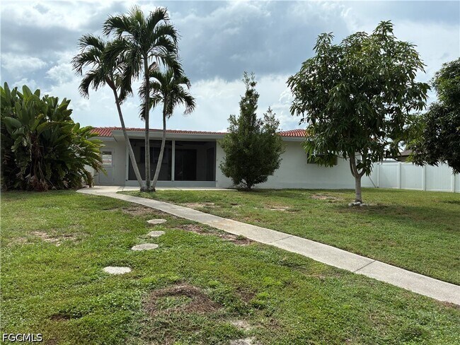 Building Photo - 3709 SE 17th Pl