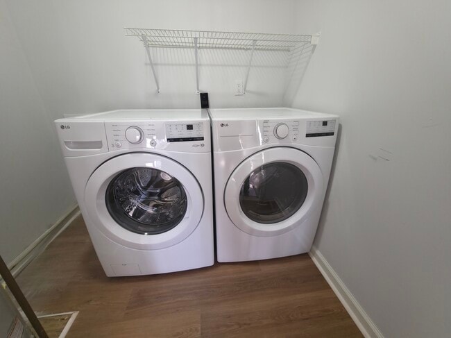 Building Photo - 3501 Montreal Way