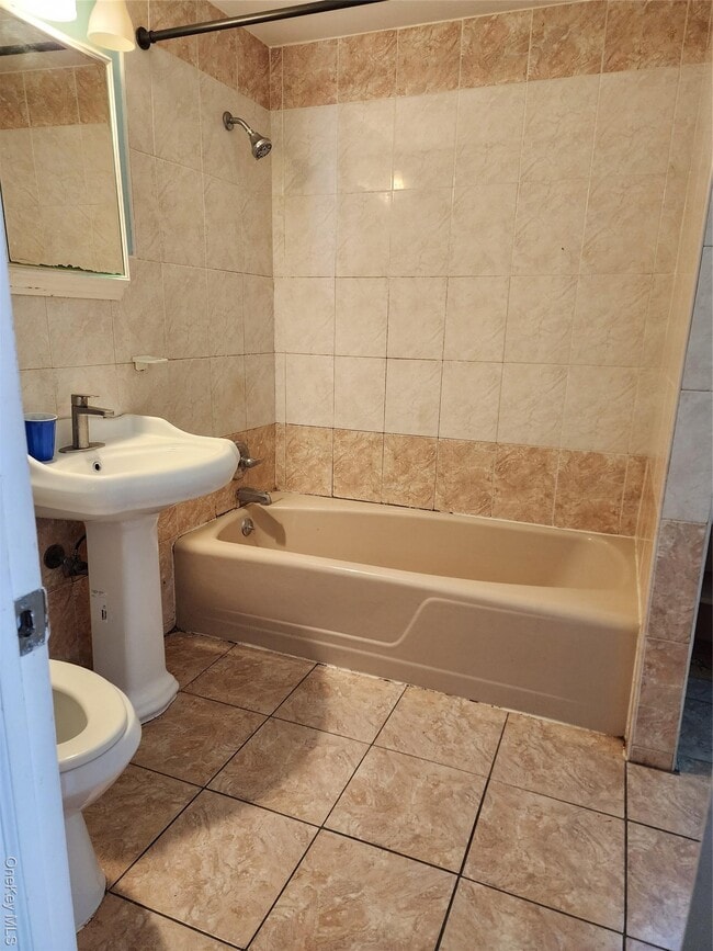 Building Photo - 441 Morris Dr