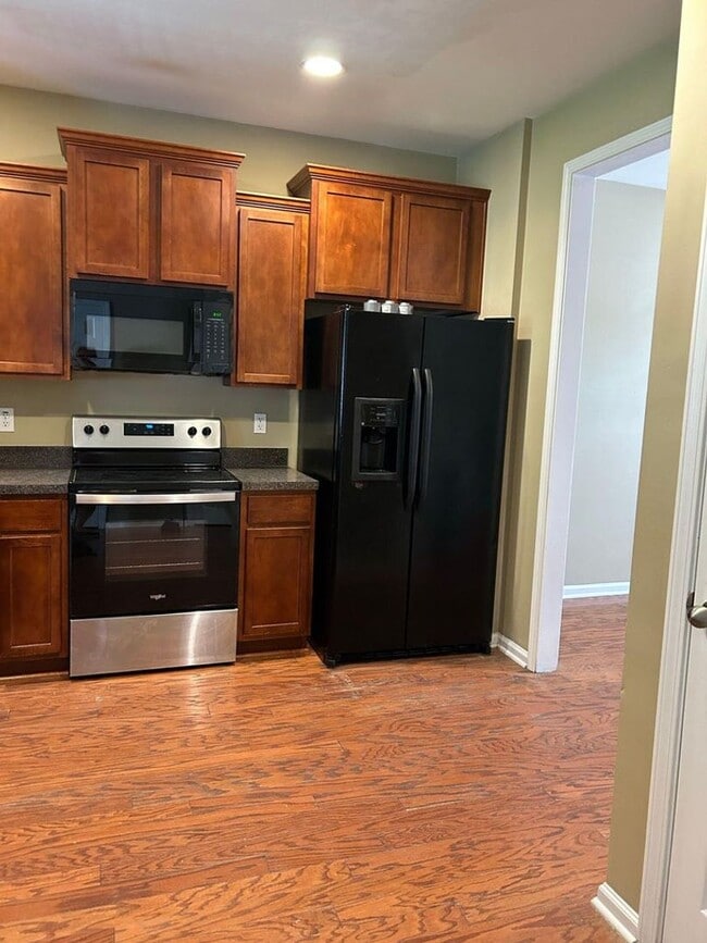 Building Photo - Gated Community off Central Ave in Summerville!