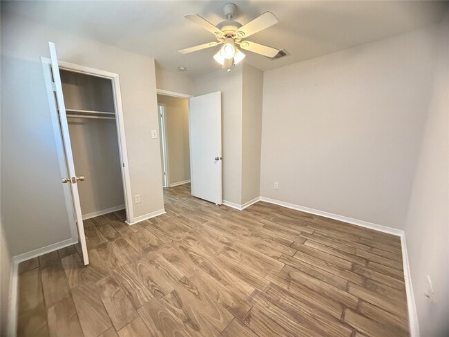 Building Photo - 2758 Foliage Green Dr