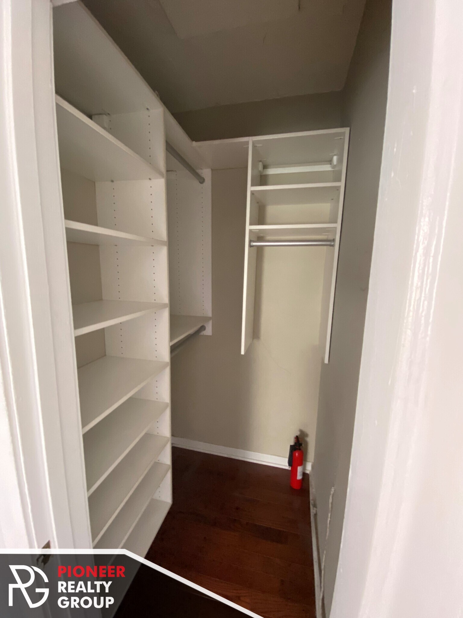 Building Photo - 546 W Surf St