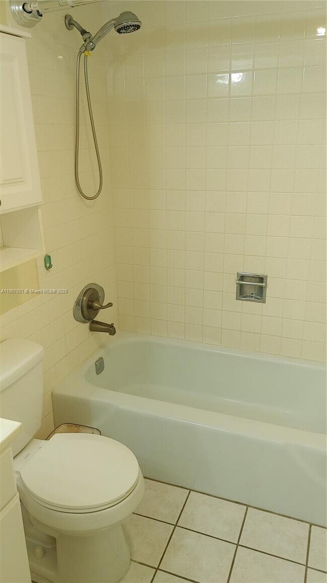 Building Photo - 3575 Brokenwoods Dr