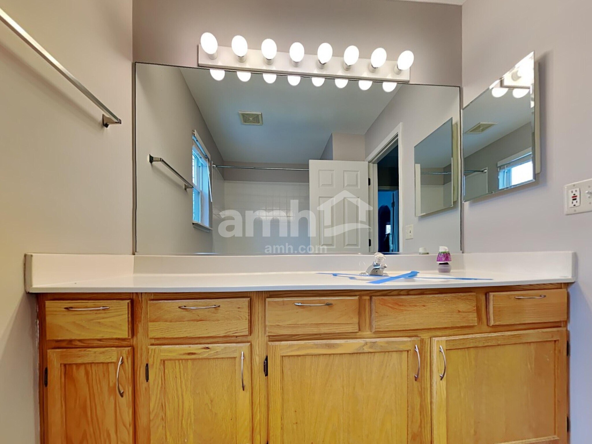 Building Photo - 230 School Dr