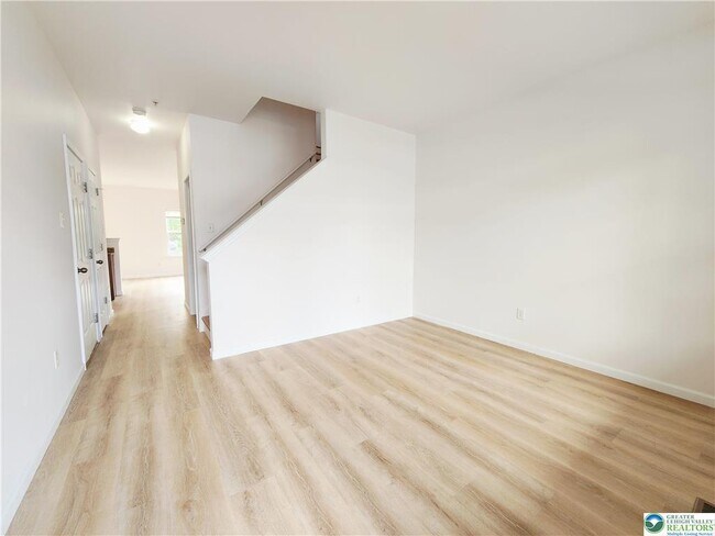 Building Photo - 937 King Way