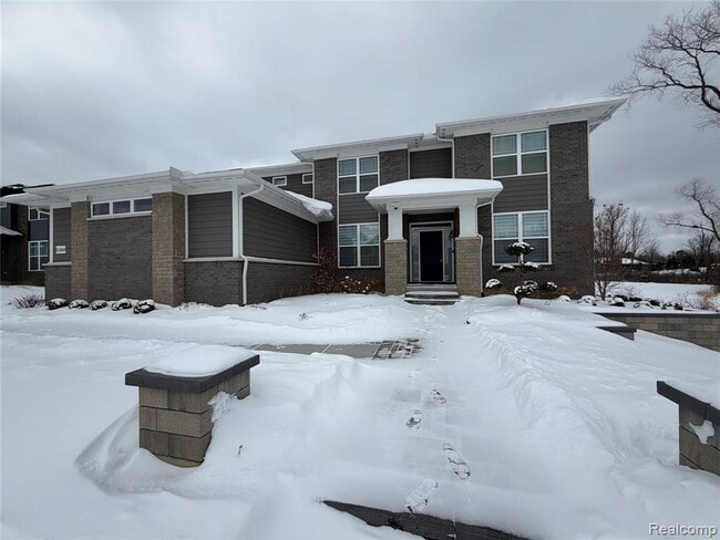 Building Photo - 51360 Whispering Rdg Dr