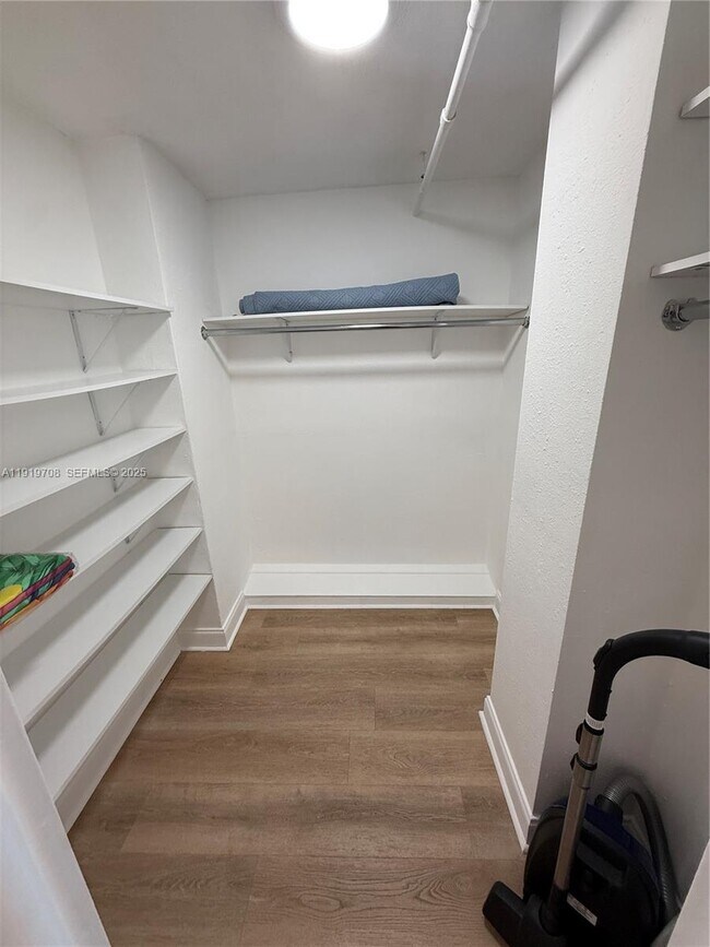 Building Photo - 1255 Collins Ave