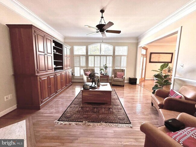 Building Photo - 307 Creek Valley Ln