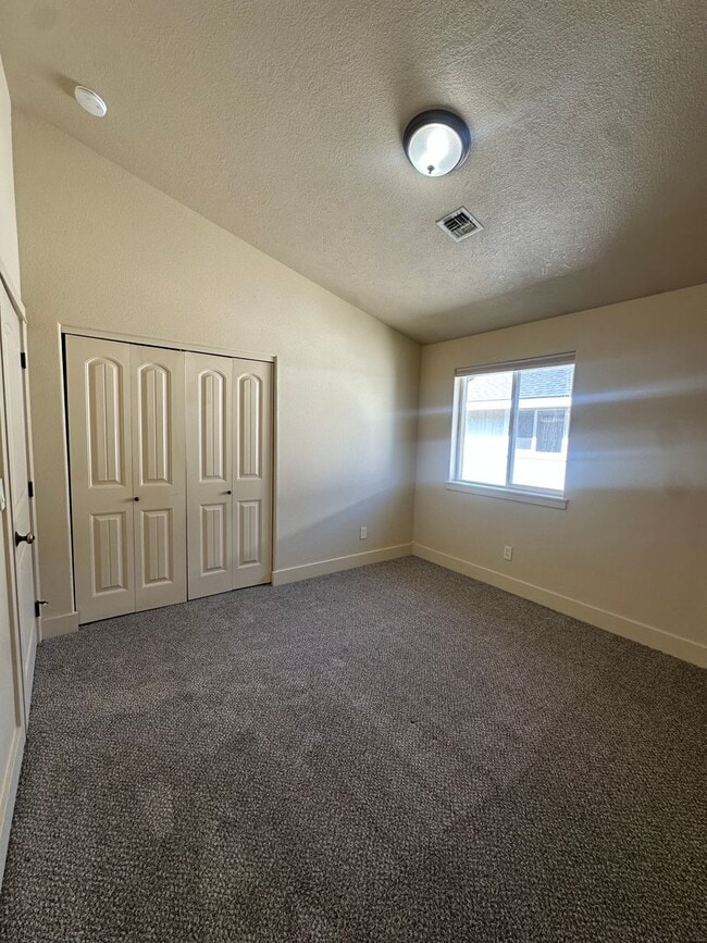 Building Photo - Charming 3 Bedroom home near Old Mill!