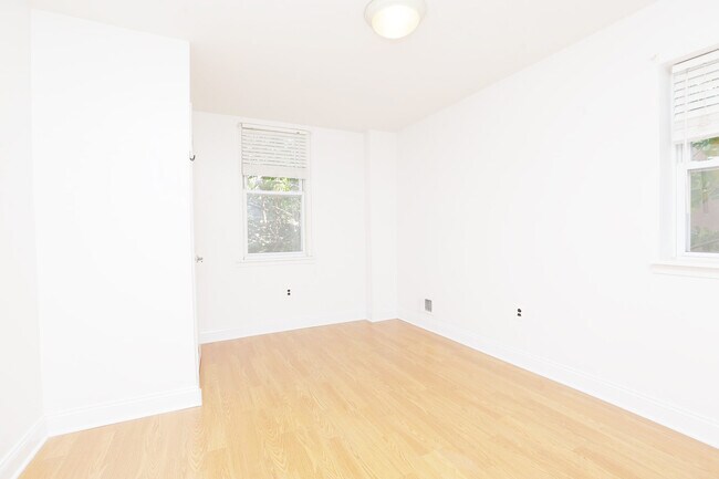 Building Photo - 2421 Christian St