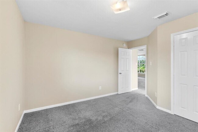 Building Photo - 2423 Pinpoint Dr