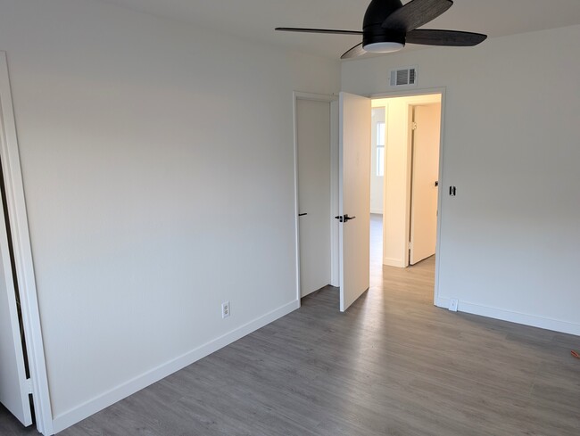 Main bedroom - 19050 Kittridge St