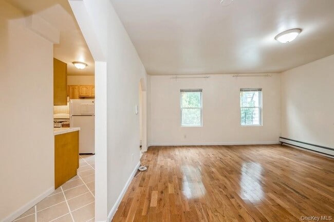 Building Photo - 84 Ravine Ave