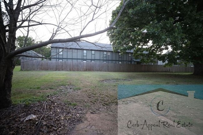 Building Photo - 2 bed, 1.5 bath apartment - HUD accepted!!