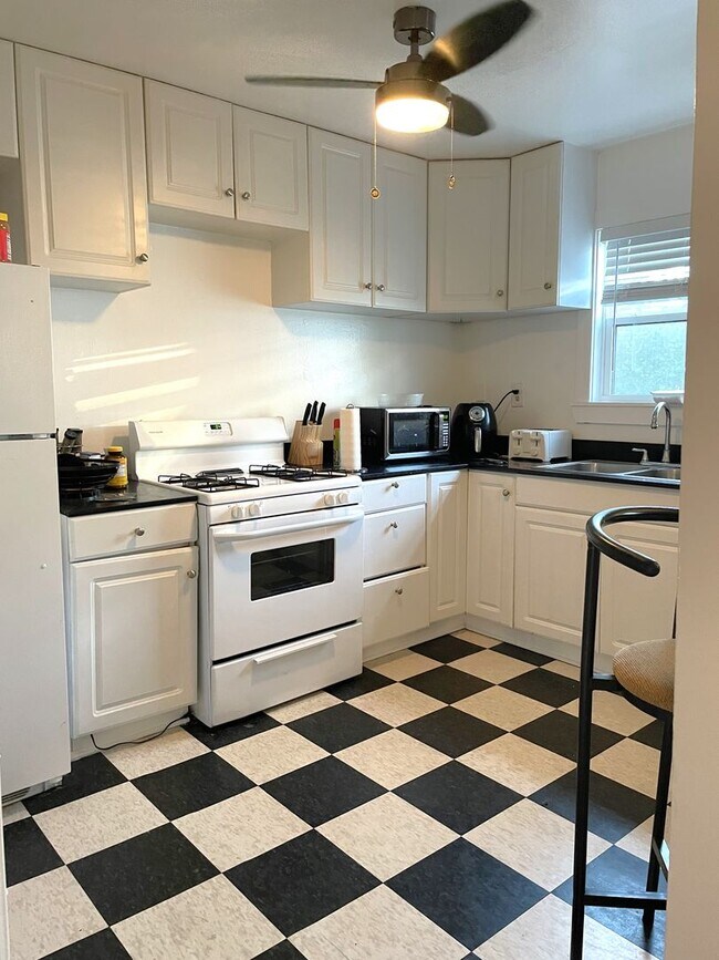 Building Photo - 1BR across from Piedmont Park