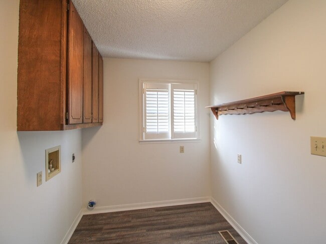 Building Photo - Nice Home in Rogersville!