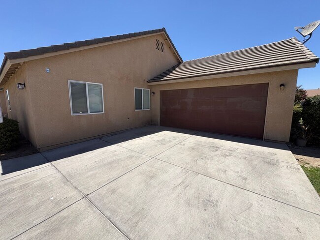 Building Photo - 2111 Bella Oaks Dr