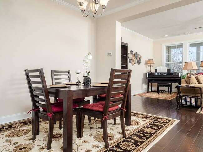 Building Photo - Gorgeous Luxury 3 Bedroom 2.5 Bath Townhom...