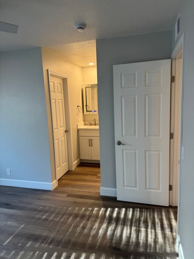 Building Photo - Townhome in Laguna Niguel!