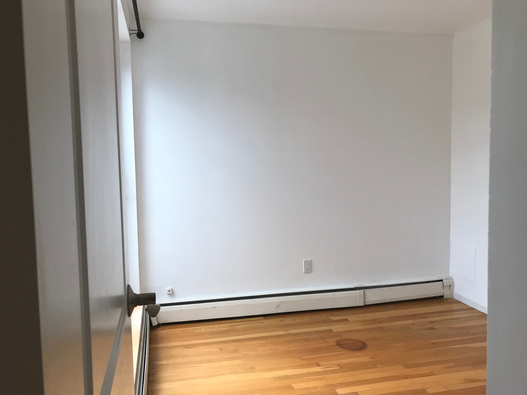 Building Photo - 142 Kenrick St