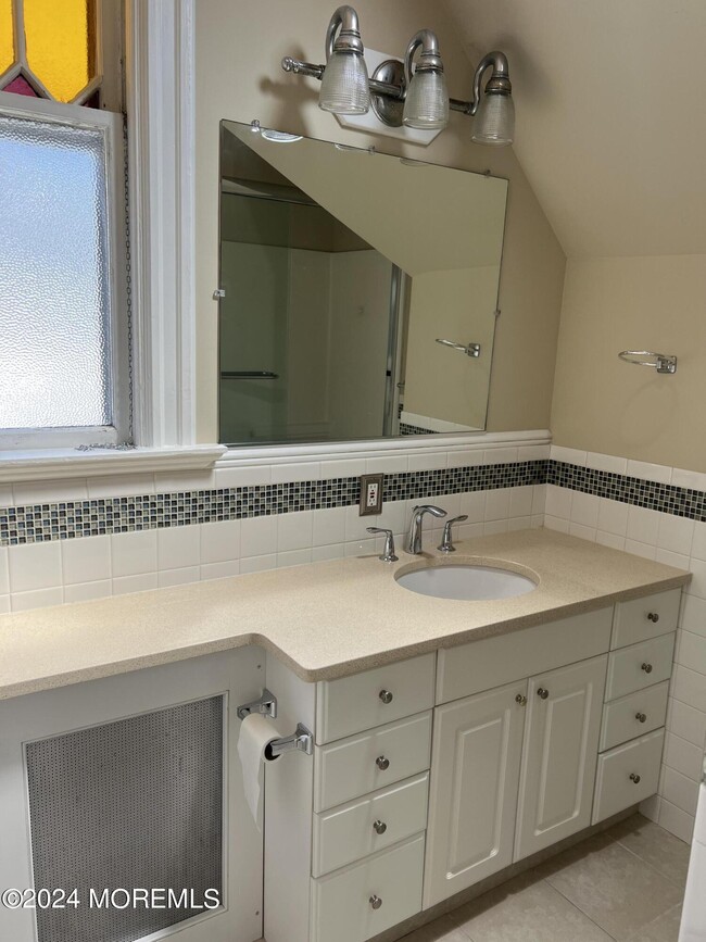 Building Photo - 84 McLaren St