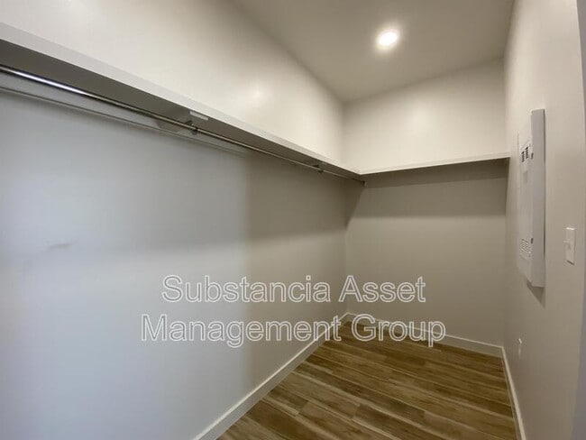 Building Photo - 1683 Midtown Pl