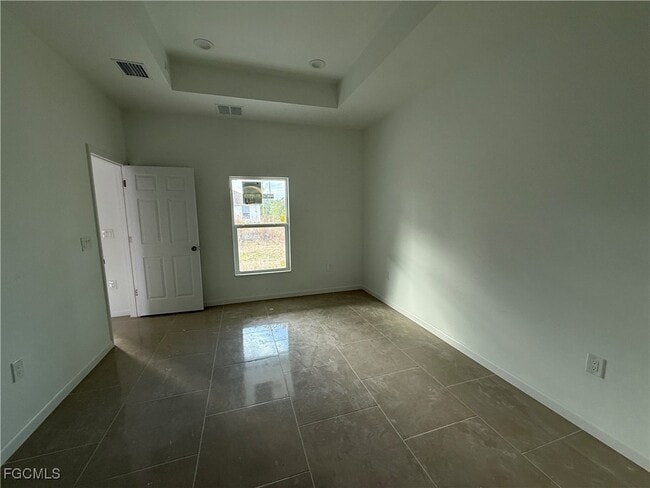 Building Photo - 1046 Marshall Ave S