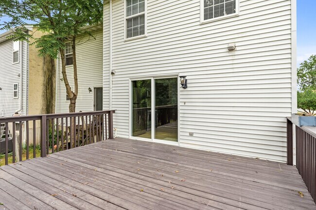 Building Photo - 586 Taylor St