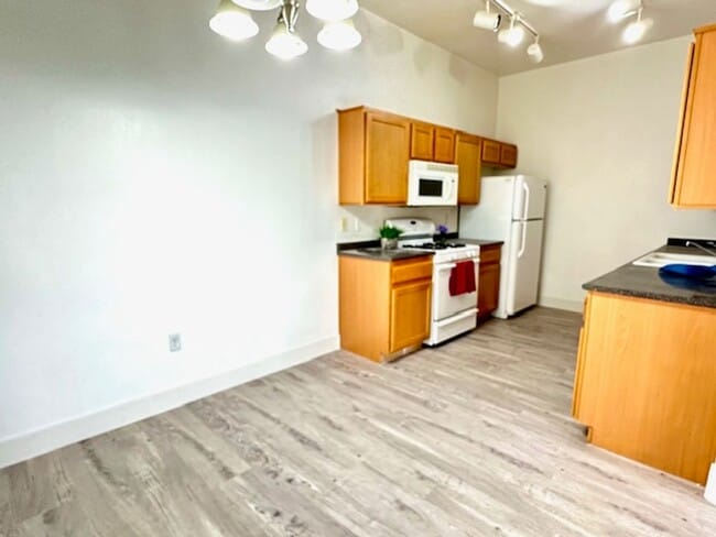 Building Photo - BEAUTIFUL GATED SOUTHWEST CONDO. 3 BEDS AND 2 BATHS. GROUND FLOOR.