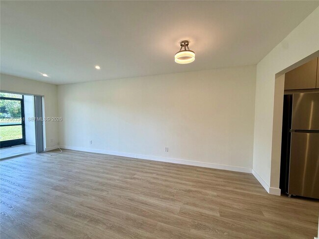Building Photo - 400 Waterway Dr S
