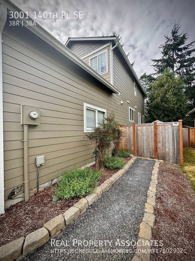 Building Photo - 3001 140th Pl SE