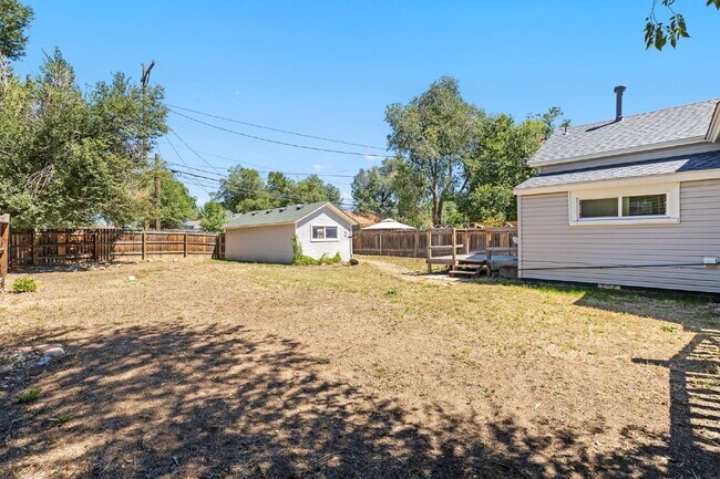 Building Photo - 1704 W Cucharras St