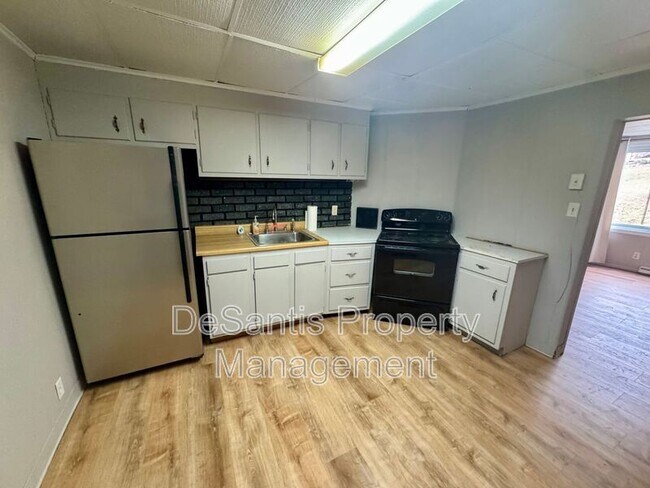 Building Photo - 474 Spang Ave