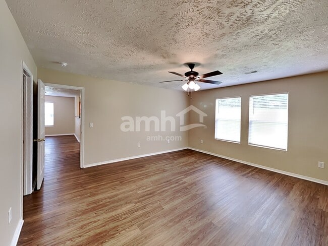 Building Photo - 2727 Sutherland Dr