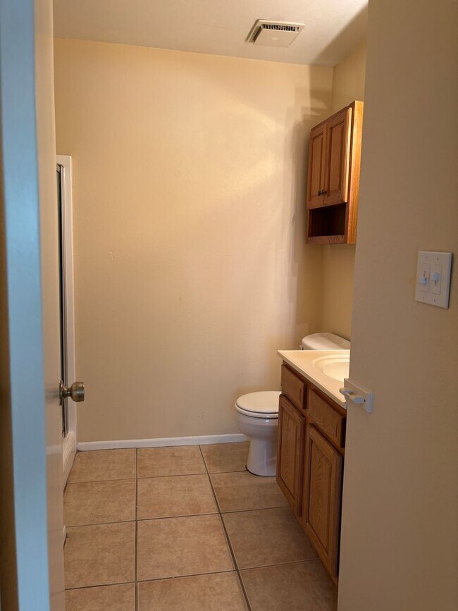 Building Photo - 9920 N 97th Dr