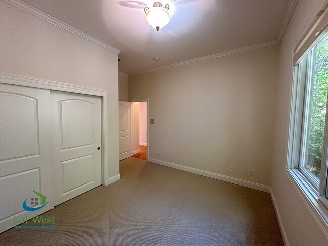 Building Photo - $7995 - Executive 4 bed, 3 full bath, Palo...
