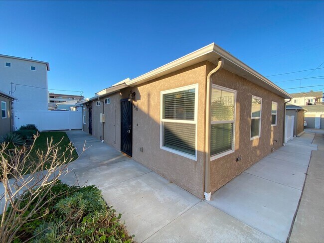 Building Photo - 1 Block from the Beach! Apartment Home in ...