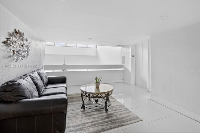 Building Photo - 200 Lakeview Dr