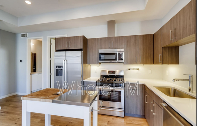 Building Photo - 2331 Glenarm Pl