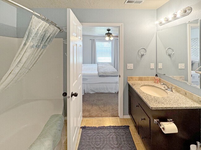 Building Photo - Furnished 3 Bed, 2 Bath Home in Southwest Boise – Stylish, Dog-Friendly, and Move-In Ready!